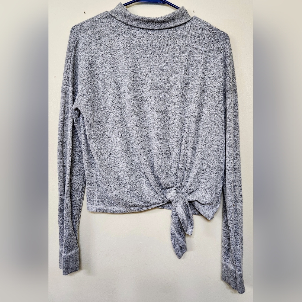 ⭐️2/$12 Abercrombie & Fitch Size Small Gray Long Sleeve Top